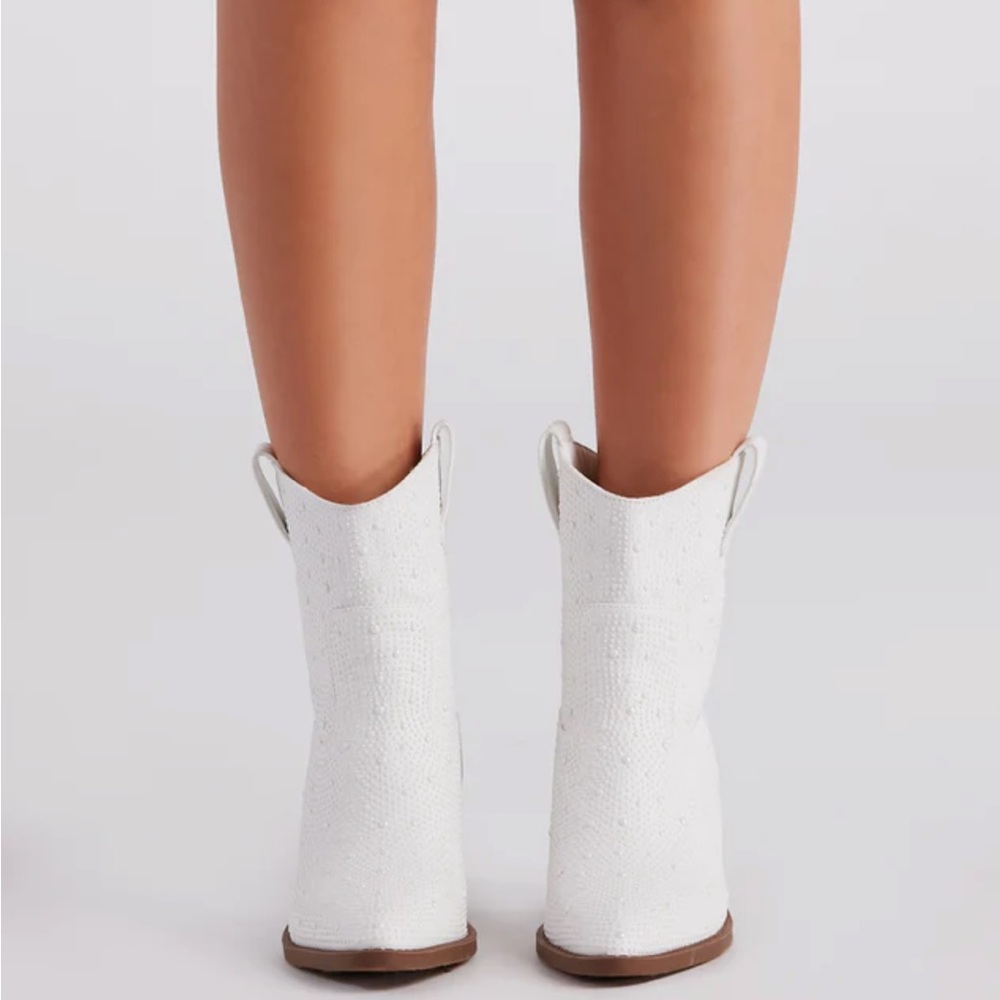 NEW Off White Western Style Pearled Cowboy Ankle Boots - Picture 9 of 11
